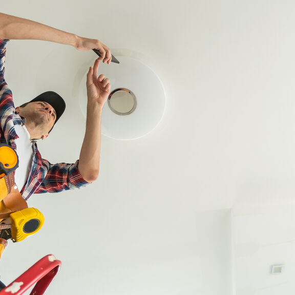 L’ESTHÉTIQUE-D’UN-PLAFOND-BIEN-FINI-S’APPRÉCIE-EN-SATIN-BRILLANT.jpg 